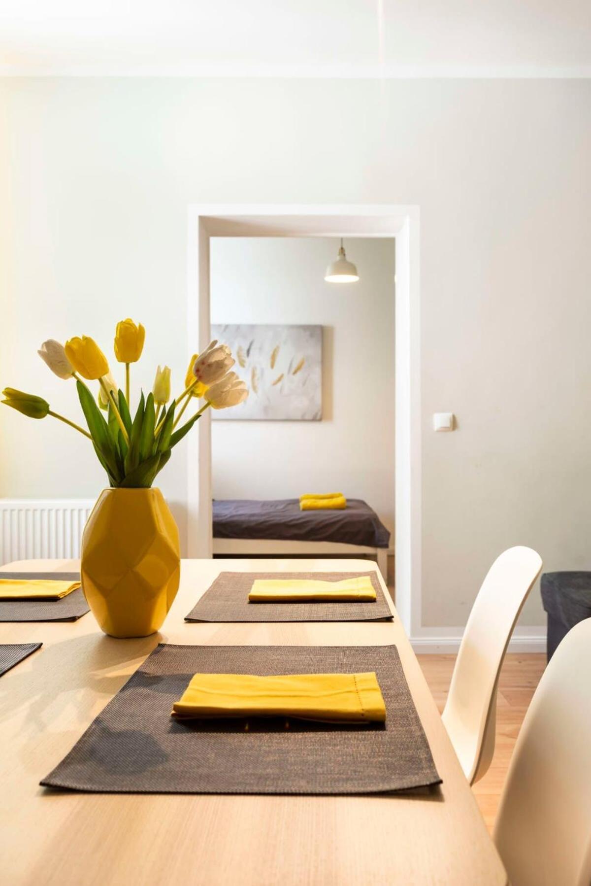 Cosy Two Br Plus Self Checkin Plus Street Parking Берлин Экстерьер фото