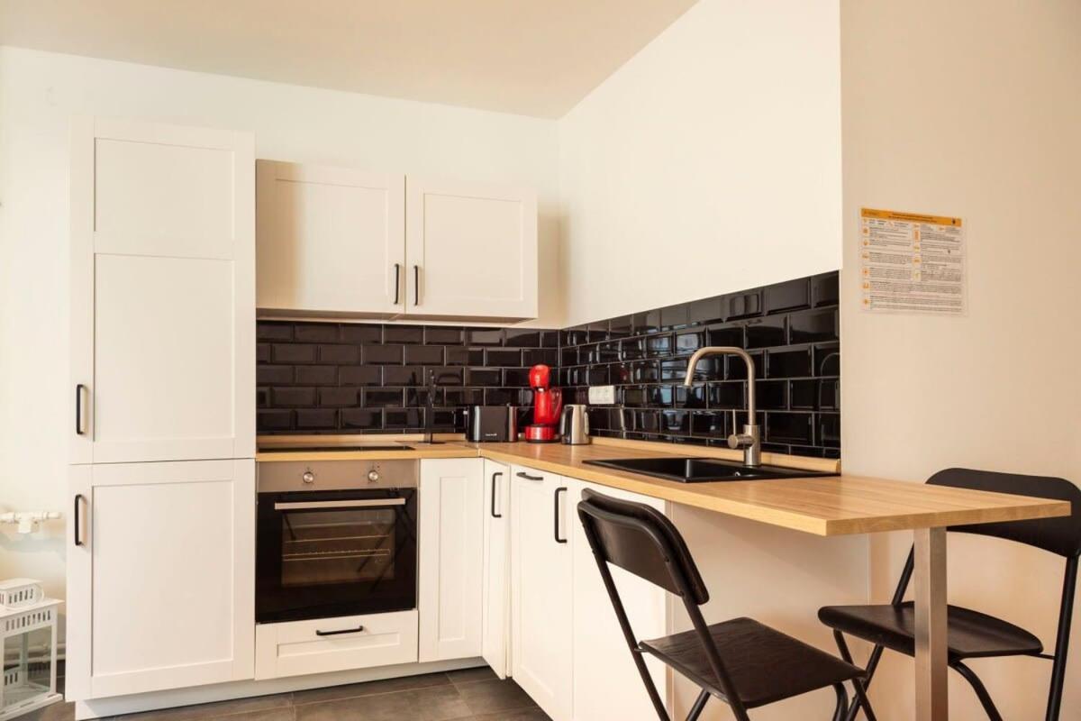 Cosy Two Br Plus Self Checkin Plus Street Parking Берлин Экстерьер фото