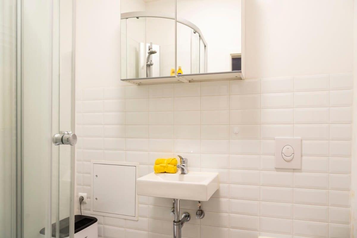 Cosy Two Br Plus Self Checkin Plus Street Parking Берлин Экстерьер фото